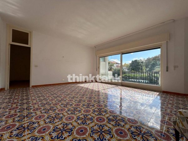 appartamento in vendita ad Aci Castello