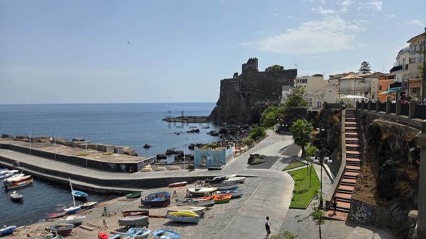 appartamento in vendita ad Aci Castello