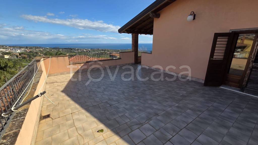 appartamento in vendita ad Aci Castello