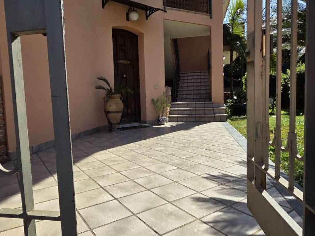 casa indipendente in vendita ad Aci Castello