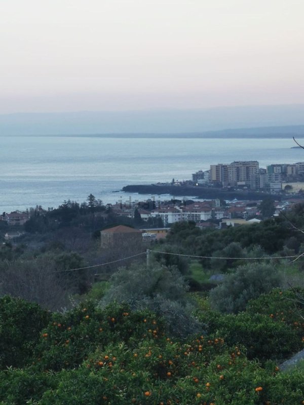 casa indipendente in vendita ad Aci Castello in zona Ficarazzi