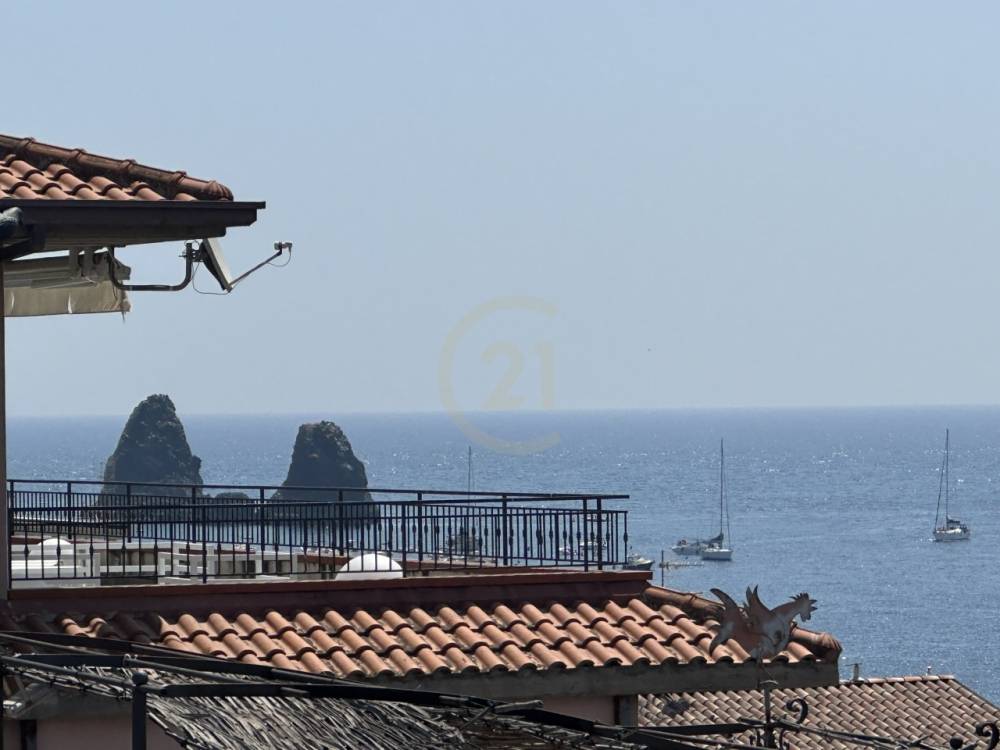appartamento in vendita ad Aci Castello