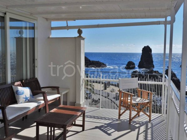 appartamento in vendita ad Aci Castello