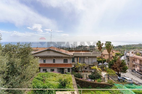 appartamento in vendita ad Aci Castello in zona Ficarazzi