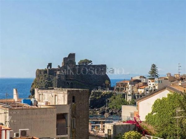 appartamento in vendita ad Aci Castello