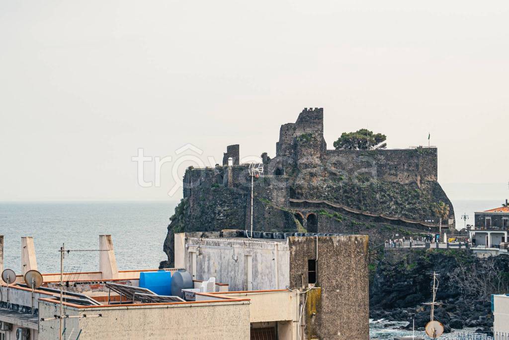 appartamento in vendita ad Aci Castello in zona Aci Trezza