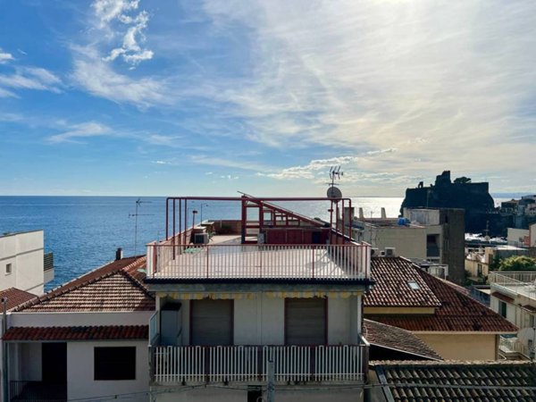 appartamento in vendita ad Aci Castello