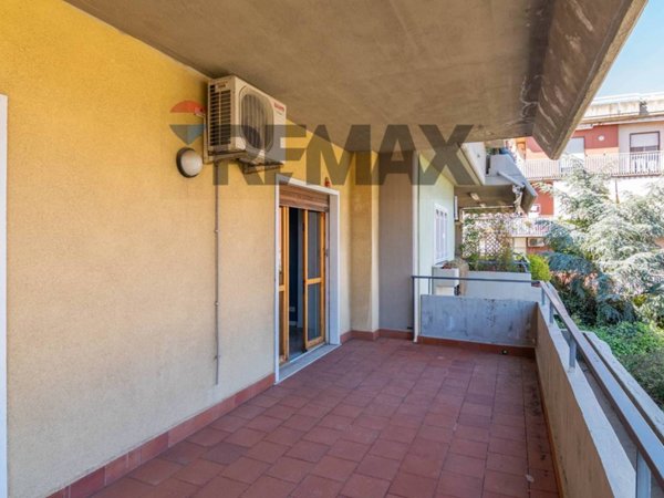 appartamento in vendita ad Aci Castello