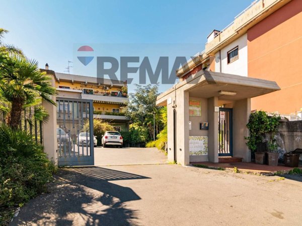 appartamento in vendita ad Aci Castello