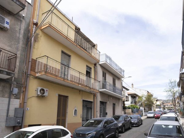 appartamento in vendita ad Aci Castello