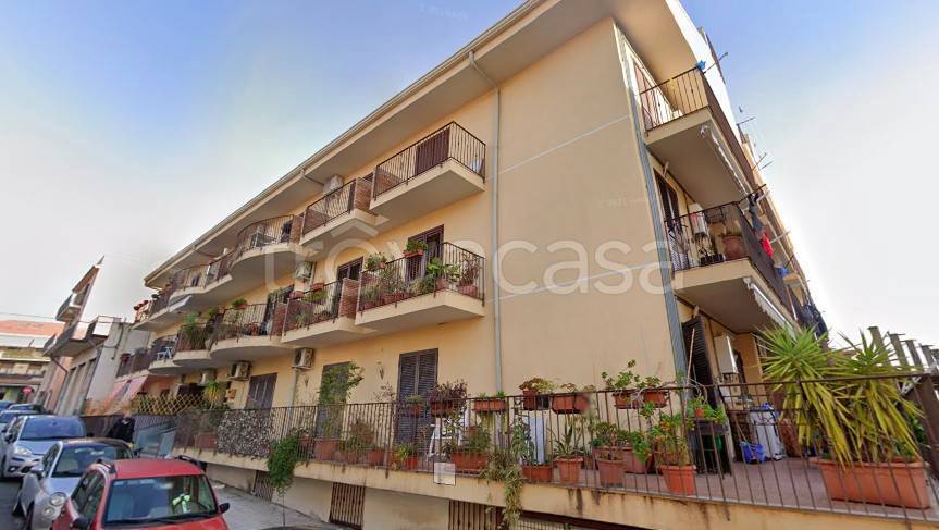 appartamento in vendita ad Aci Castello