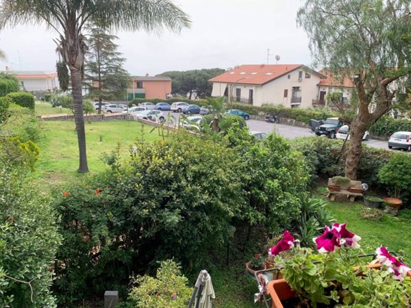 appartamento in vendita ad Aci Castello