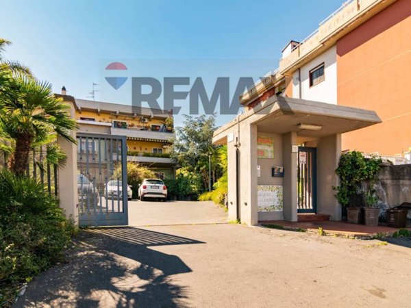 appartamento in vendita ad Aci Castello in zona Ficarazzi