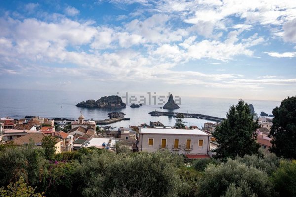 appartamento in vendita ad Aci Castello