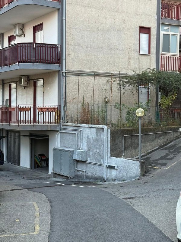 appartamento in vendita ad Aci Castello in zona Ficarazzi