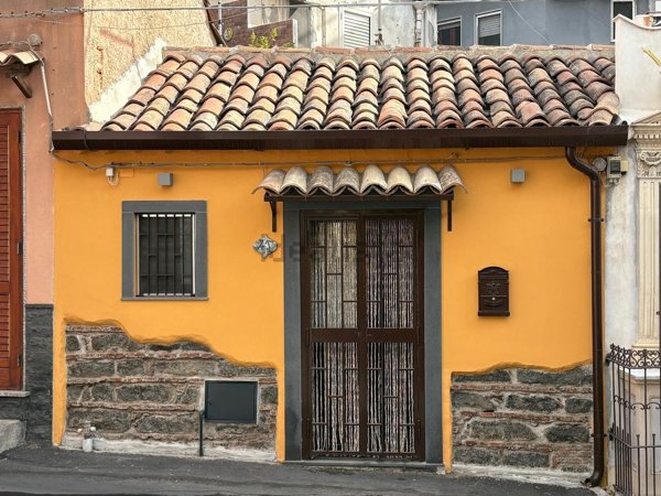 appartamento in vendita ad Aci Castello
