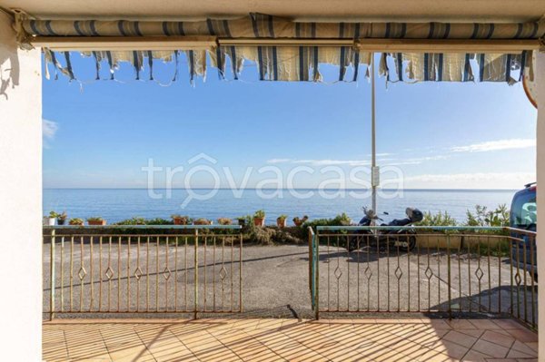 appartamento in vendita ad Aci Castello in zona Aci Trezza