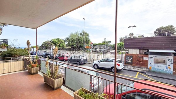 appartamento in vendita ad Aci Castello