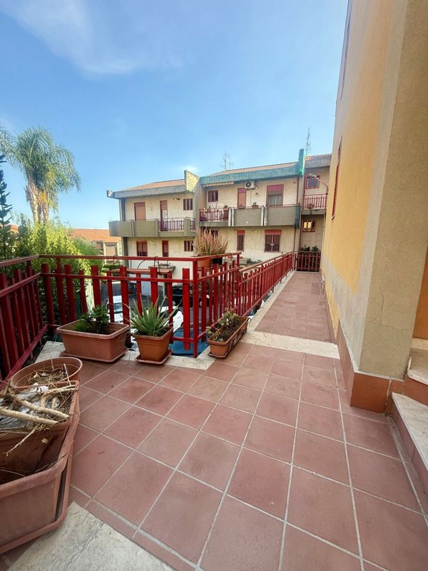 casa indipendente in vendita ad Aci Castello in zona Ficarazzi