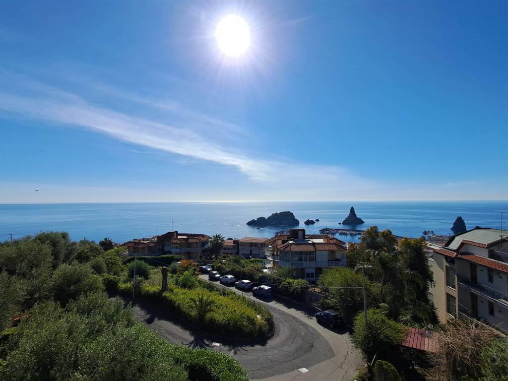 appartamento in vendita ad Aci Castello in zona Aci Trezza