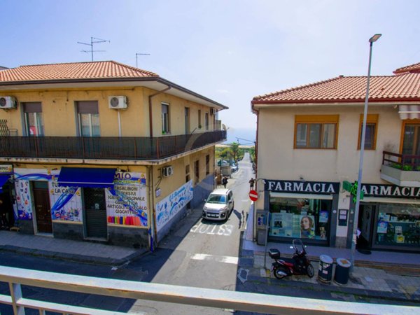 appartamento in vendita ad Aci Castello in zona Ficarazzi
