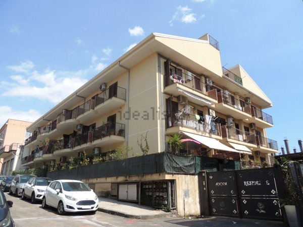 appartamento in vendita ad Aci Castello