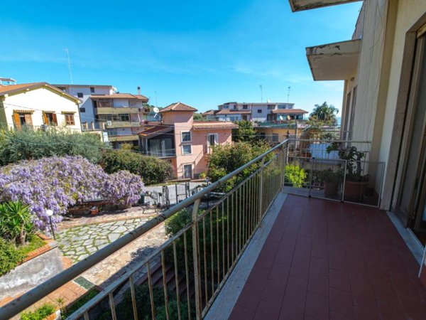 appartamento in vendita ad Aci Castello