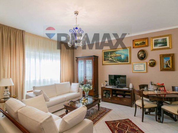 appartamento in vendita ad Aci Castello