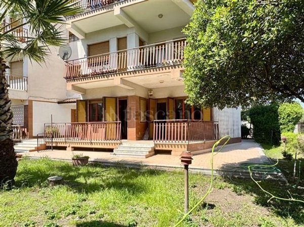 appartamento in vendita ad Aci Castello