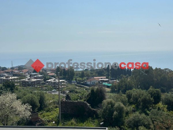 appartamento in vendita ad Aci Castello in zona Ficarazzi