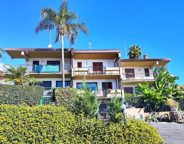 casa indipendente in vendita ad Aci Castello