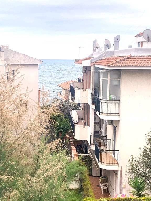 appartamento in vendita ad Aci Castello