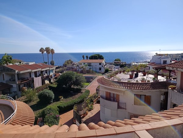 appartamento in vendita ad Aci Castello