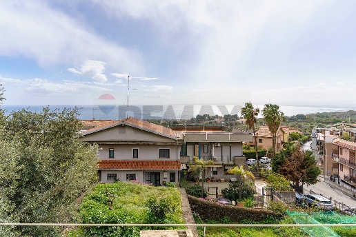 appartamento in vendita ad Aci Castello in zona Ficarazzi