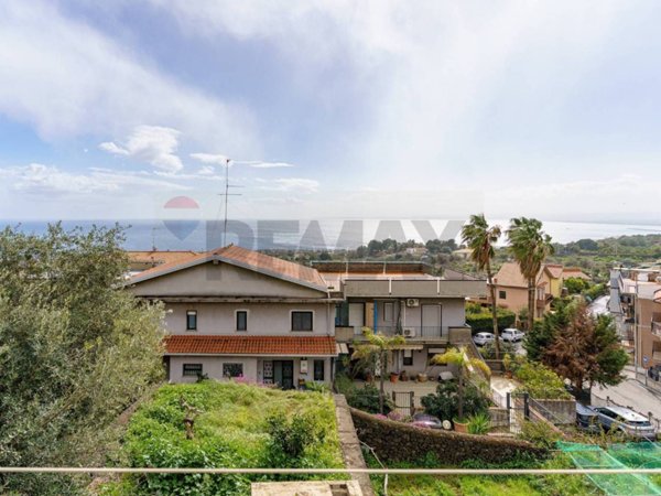 appartamento in vendita ad Aci Castello in zona Ficarazzi