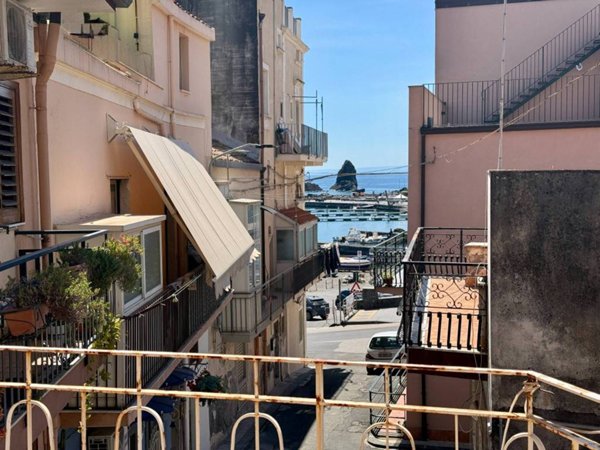 appartamento in vendita ad Aci Castello in zona Aci Trezza