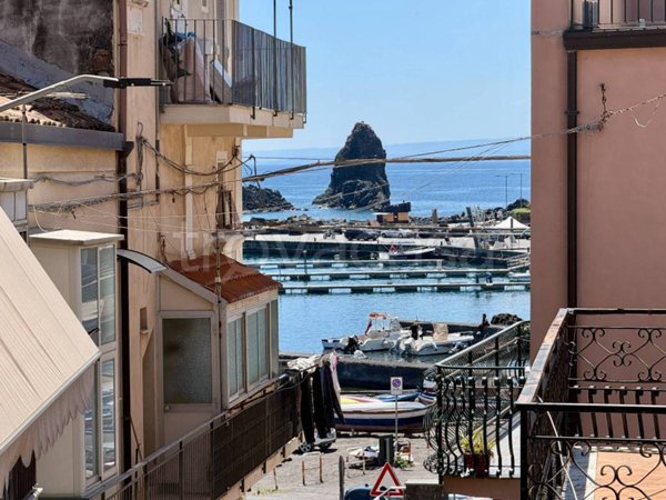 appartamento in vendita ad Aci Castello in zona Aci Trezza