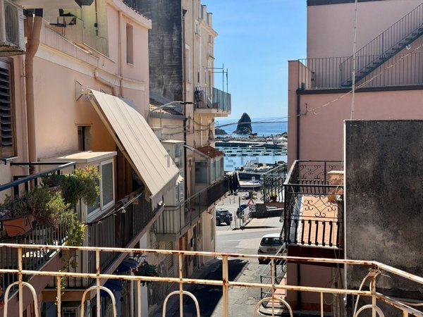 appartamento in vendita ad Aci Castello in zona Aci Trezza