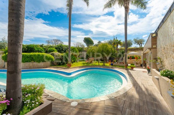 casa indipendente in vendita ad Aci Castello