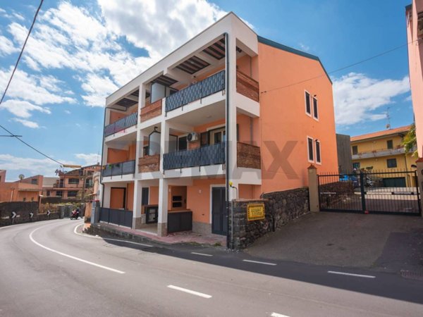 appartamento in vendita ad Aci Castello