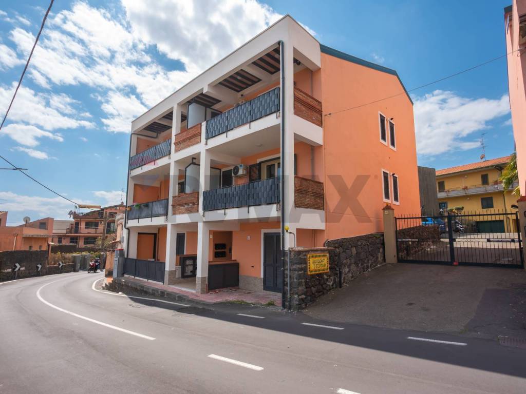 appartamento in vendita ad Aci Castello in zona Ficarazzi
