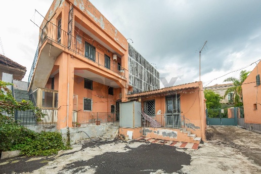 casa indipendente in vendita ad Aci Castello