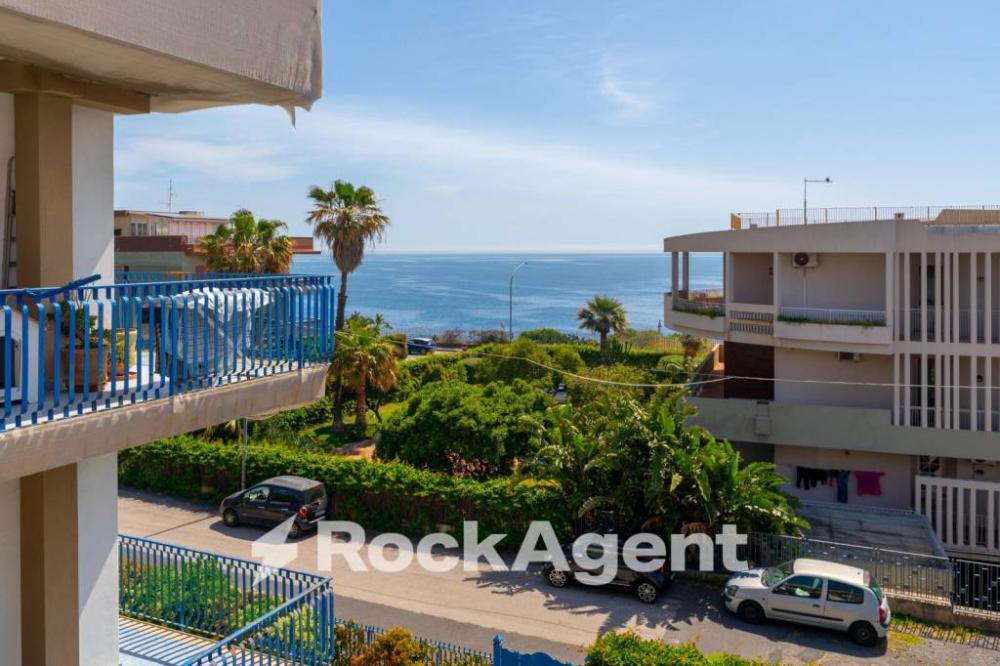 appartamento in vendita ad Aci Castello in zona Cannizzaro