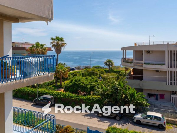 appartamento in vendita ad Aci Castello in zona Cannizzaro