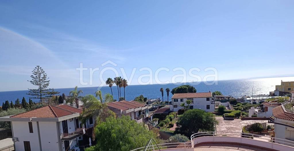 appartamento in vendita ad Aci Castello in zona Cannizzaro