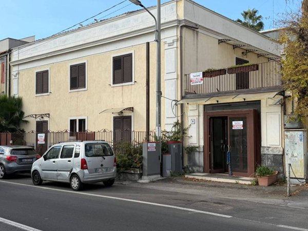 casa indipendente in vendita ad Aci Castello