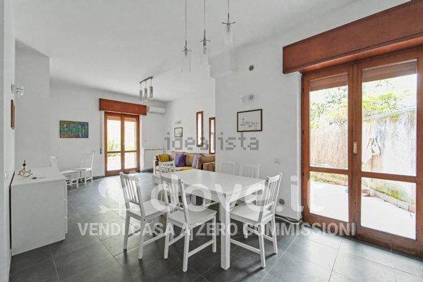 appartamento in vendita ad Aci Castello