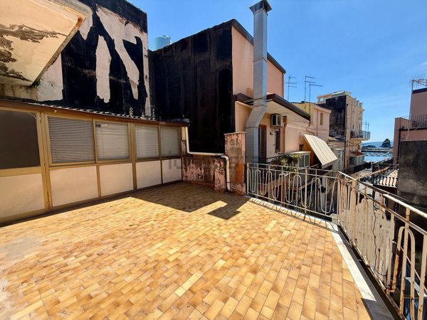 casa indipendente in vendita ad Aci Castello in zona Aci Trezza