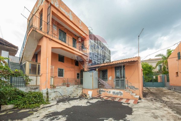 casa indipendente in vendita ad Aci Castello