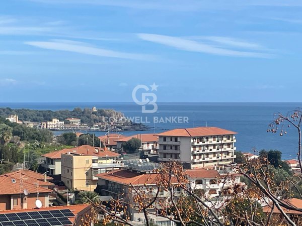 appartamento in vendita ad Aci Castello